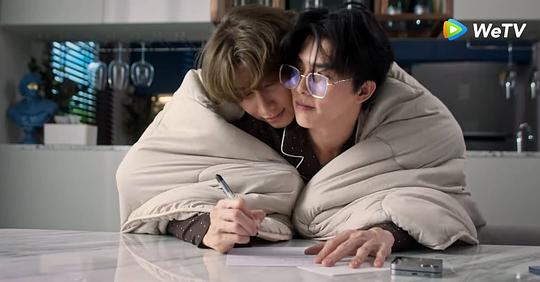 泰版我让最想被拥抱的男人给威胁了 剧照5 泰版我让最想被拥抱的男人给威胁了 剧照5