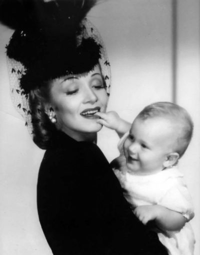 雄霸闺房 剧照1 雄霸闺房 剧照1