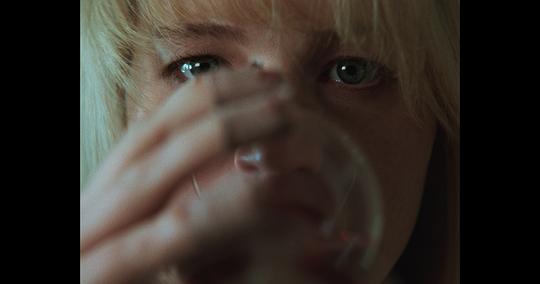 去死吧,我的爱 剧照7