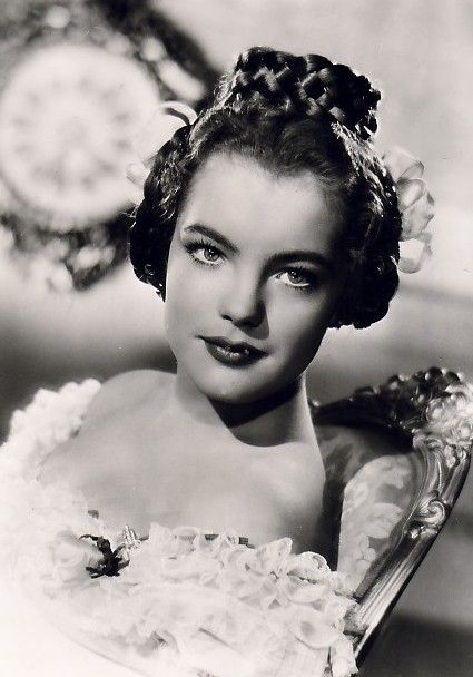 一个女王的少女时代 剧照5