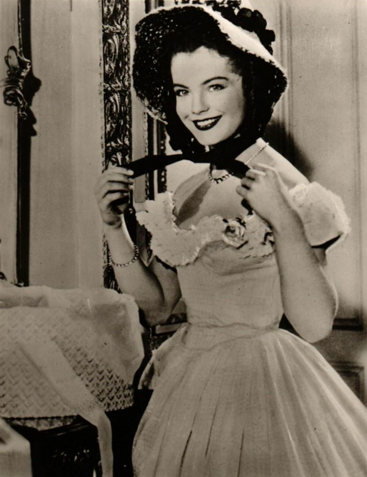 一个女王的少女时代 剧照7