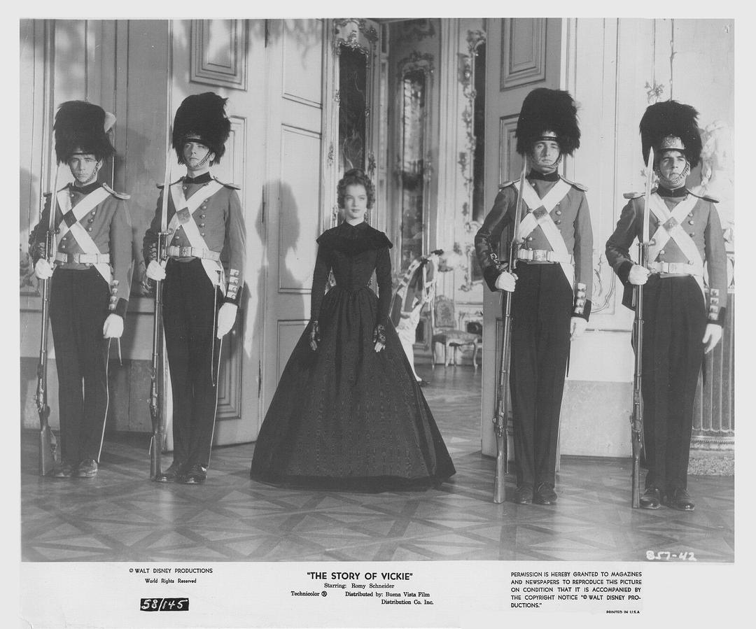 一个女王的少女时代 剧照10