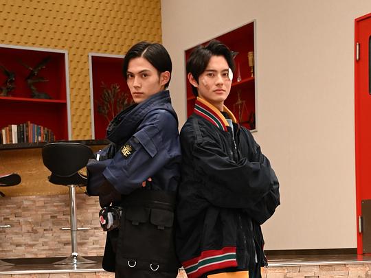 假面骑士极狐 × 假面骑士利维斯:电影大逃杀 剧照1