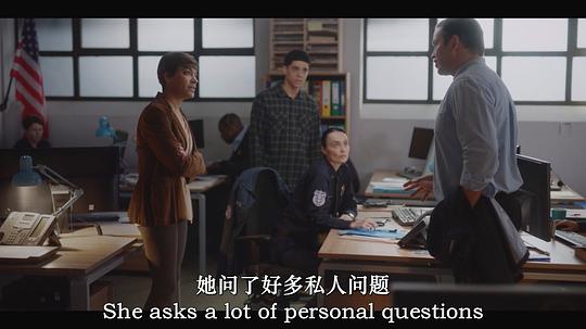 视频中的女孩 剧照2