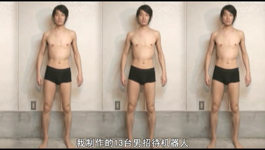 女佣机器人VS男招待机器人军团 剧照3