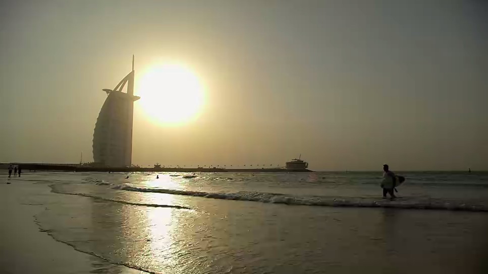 海平线上的迪拜 剧照1