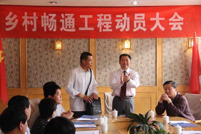 一乡之长 剧照1