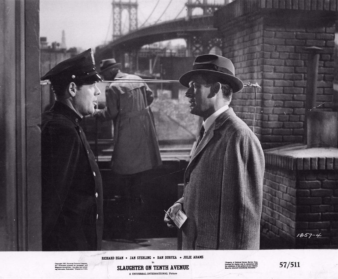 第十大街上的屠杀 剧照8