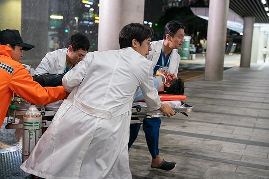 重症外伤中心 剧照8