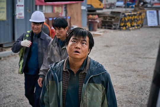 来自谁的启示 剧照10