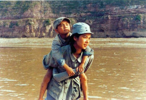 悬崖百合 剧照1