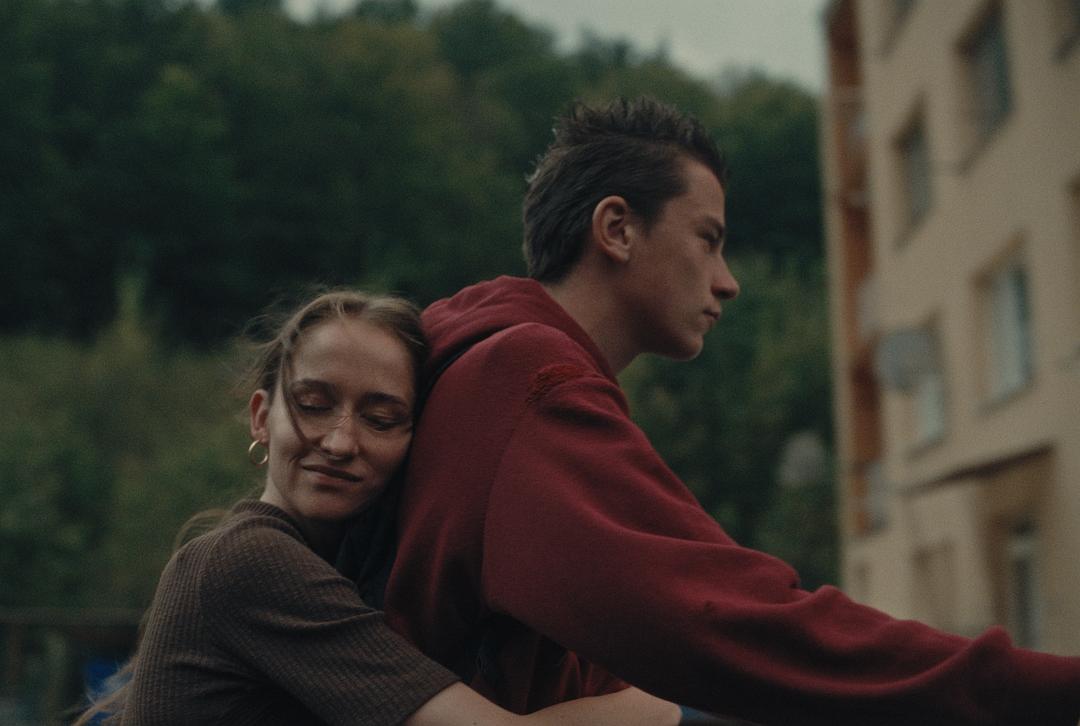 青空在上,身在山谷 剧照1