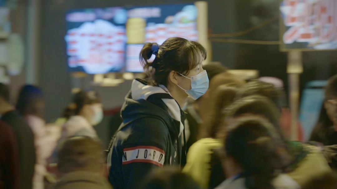 迎篮而上的女孩 剧照8