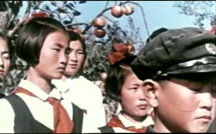 摘苹果的时候 剧照8
