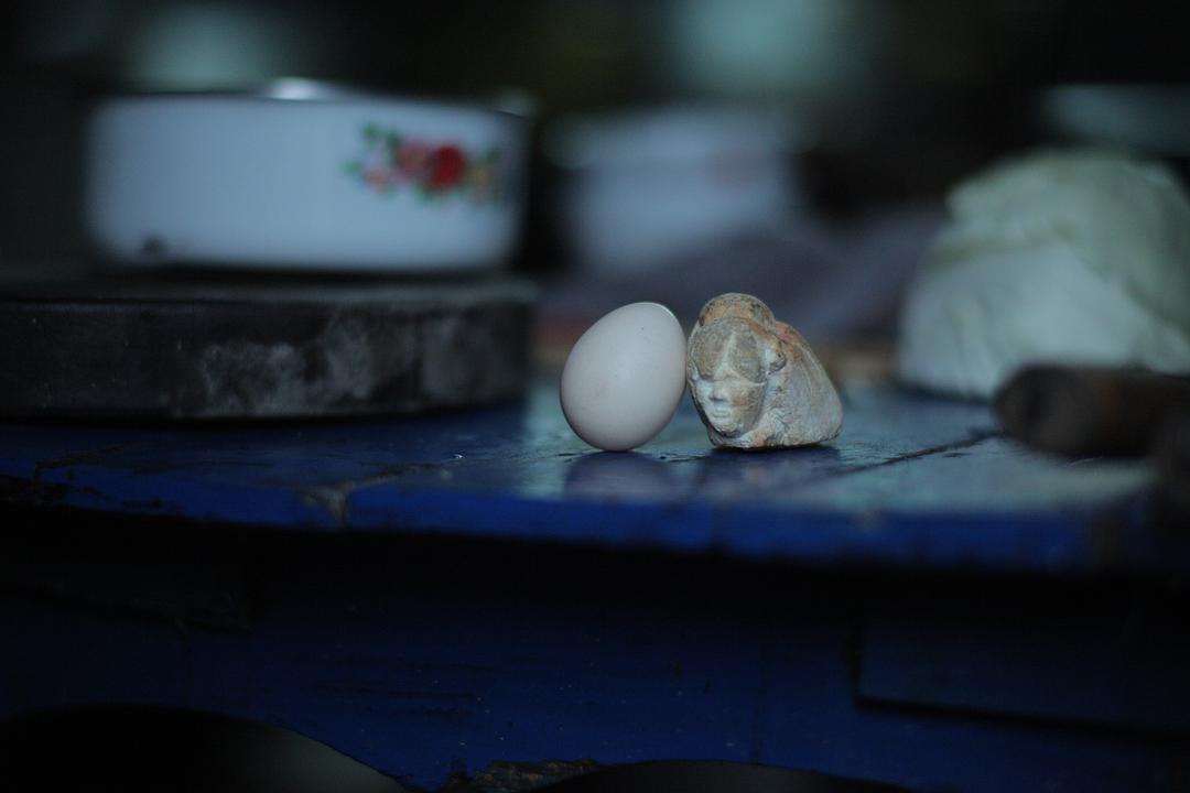 鸡蛋和石头 剧照1